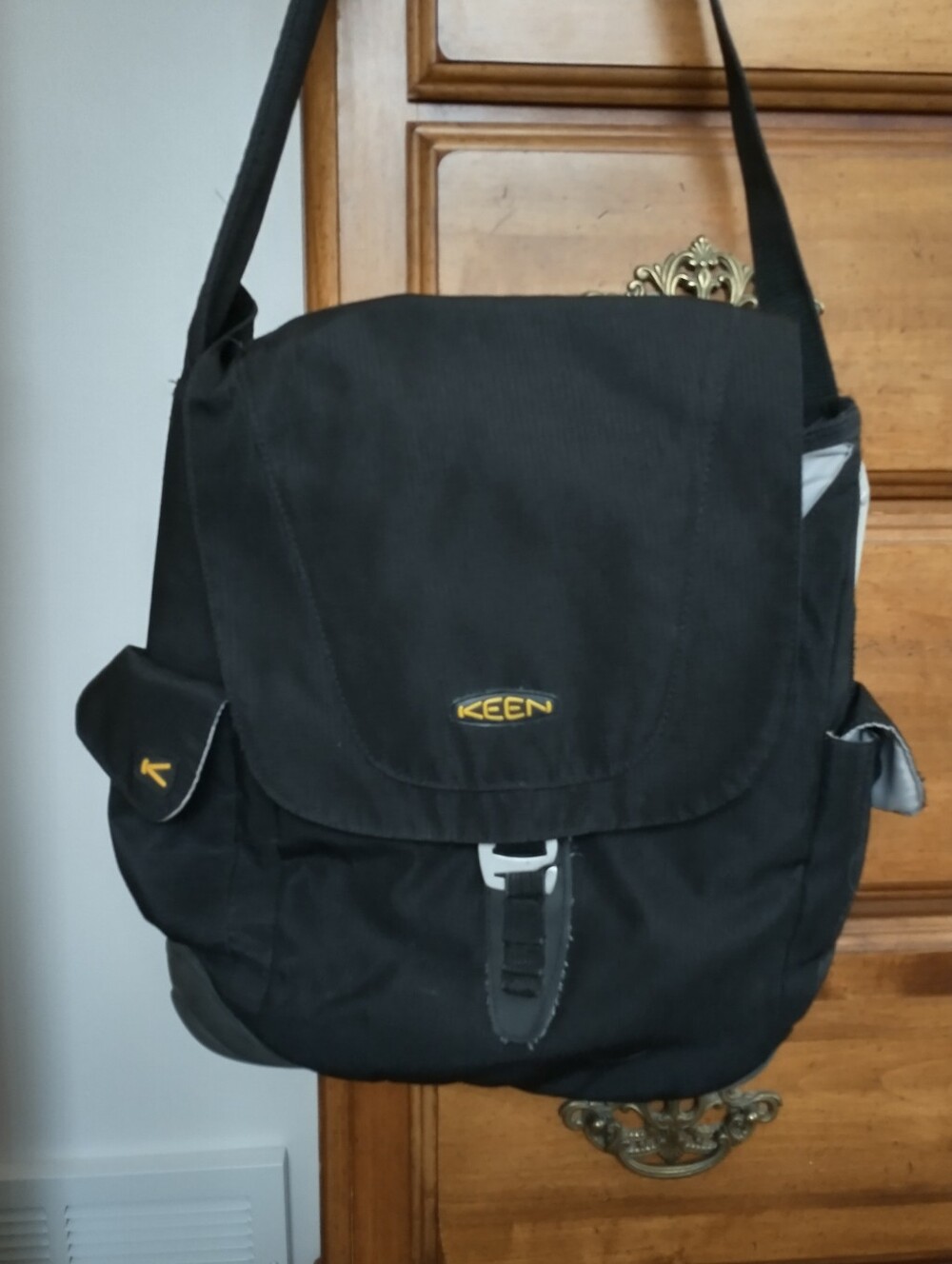 KEEN Black Messenger Bag - Durable Crossbody for Men